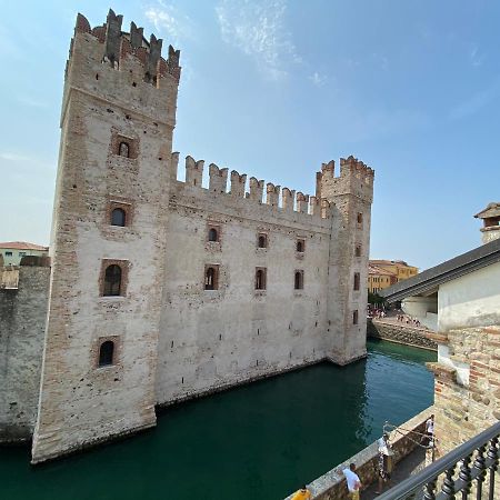 西尔米奥奈Castello Mavino公寓 外观 照片