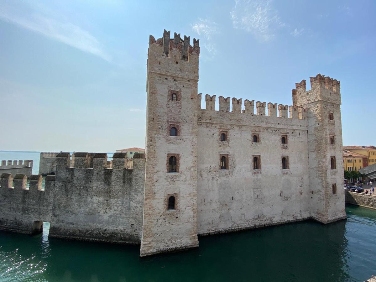西尔米奥奈Castello Mavino公寓 外观 照片