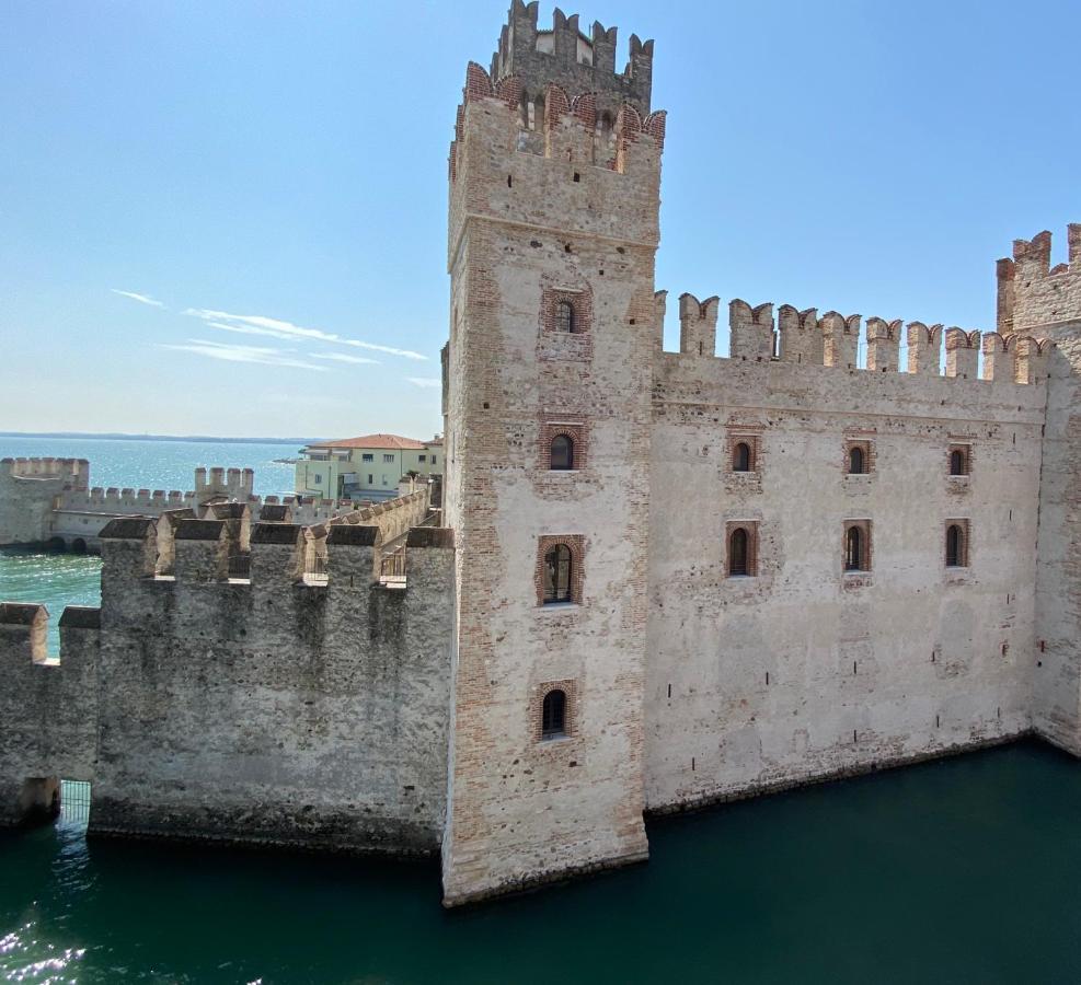 西尔米奥奈Castello Mavino公寓 外观 照片
