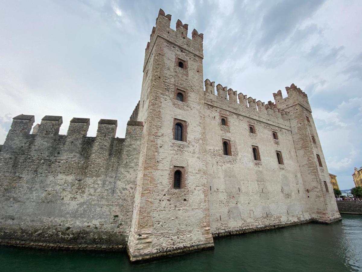 西尔米奥奈Castello Mavino公寓 外观 照片